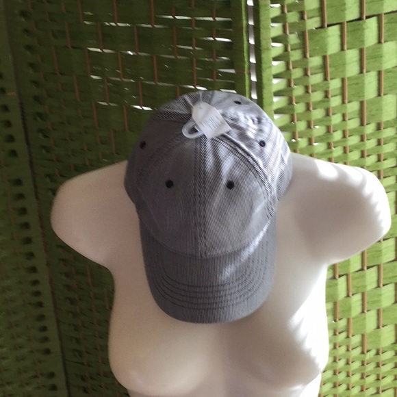 🦋NWT So Trendy Striped Baseball Cap Must Have 🦋 - Picture 1 of 7